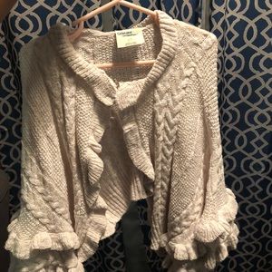 🌟NWT🌟Cute Ruffled Shawl 2T